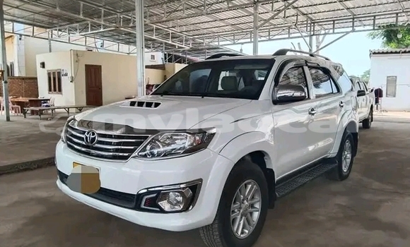 Buy Used Ford Explorer Sport Trac White Car in Luang Prabang in Louangphabang Province Buy Used Ford Explorer Sport Trac White Car in Luang Prabang in Louangphabang Province