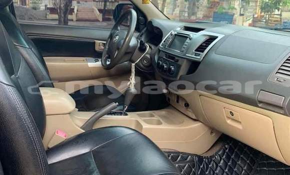 Buy Used Toyota Hilux Black Car in Vientiane in Vientiane Province Buy Used Toyota Hilux Black Car in Vientiane in Vientiane Province