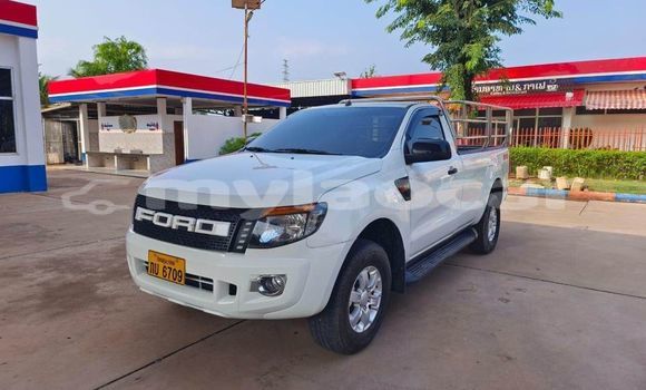 Buy Used Toyota Hilux White Car in Champasak in Champasak Province Buy Used Toyota Hilux White Car in Champasak in Champasak Province
