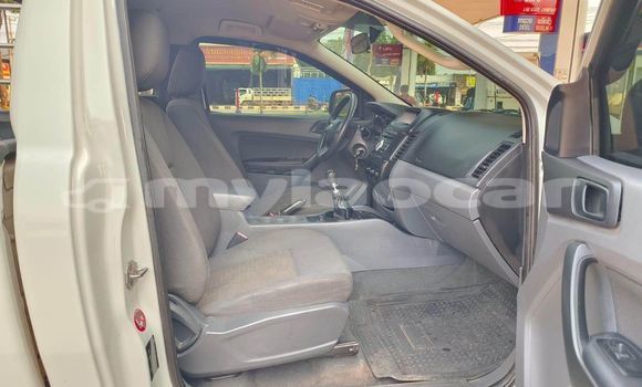 Buy Used Toyota Hilux White Car in Champasak in Champasak Province Buy Used Toyota Hilux White Car in Champasak in Champasak Province