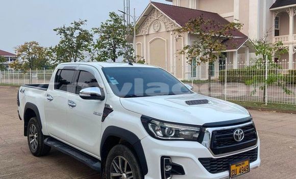 Buy Used Toyota Hilux White Car in Vientiane in Vientiane Province Buy Used Toyota Hilux White Car in Vientiane in Vientiane Province