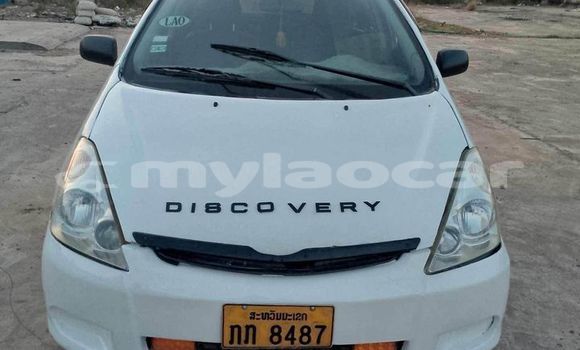 Buy Used Land Rover Discovery White Car in Huayxay in Bokeo Province