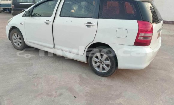 Buy Used Land Rover Discovery White Car in Huayxay in Bokeo Province Buy Used Land Rover Discovery White Car in Huayxay in Bokeo Province