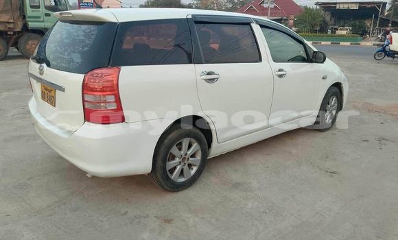 Buy Used Land Rover Discovery White Car in Huayxay in Bokeo Province Buy Used Land Rover Discovery White Car in Huayxay in Bokeo Province