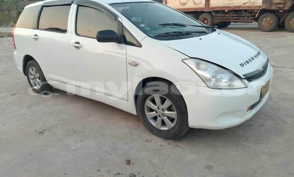 Buy Used Land Rover Discovery White Car in Huayxay in Bokeo Province Buy Used Land Rover Discovery White Car in Huayxay in Bokeo Province