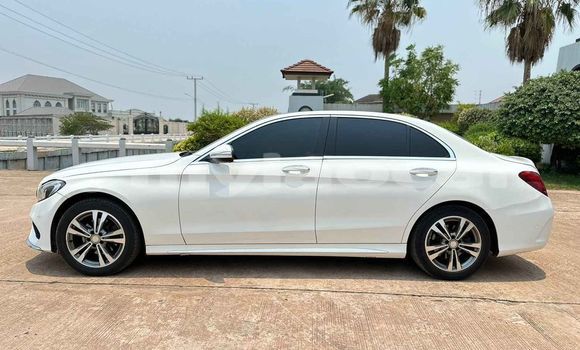Acheter Occasion Voiture Mercedes-Benz C–Class Blanc à Ban Nahin, Oudômxai Province Acheter Occasion Voiture Mercedes-Benz C–Class Blanc à Ban Nahin, Oudômxai Province