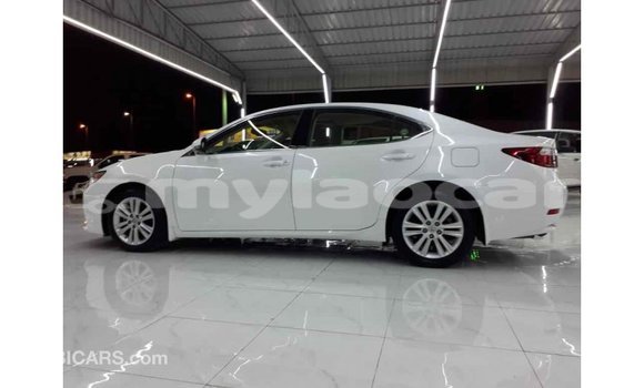 Buy Import Lexus ES White Car in Import - Dubai in Attapeu Province Buy Import Lexus ES White Car in Import - Dubai in Attapeu Province
