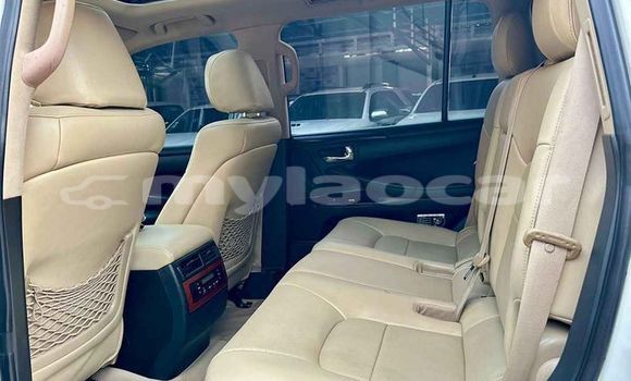 Acheter Occasion Voiture Toyota Land Cruiser Blanc à Champasak, Champasak Province Acheter Occasion Voiture Toyota Land Cruiser Blanc à Champasak, Champasak Province