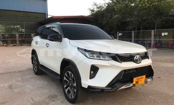 Acheter Occasion Voiture Toyota Fortuner Blanc à Huayxay, Bokeo Province Acheter Occasion Voiture Toyota Fortuner Blanc à Huayxay, Bokeo Province