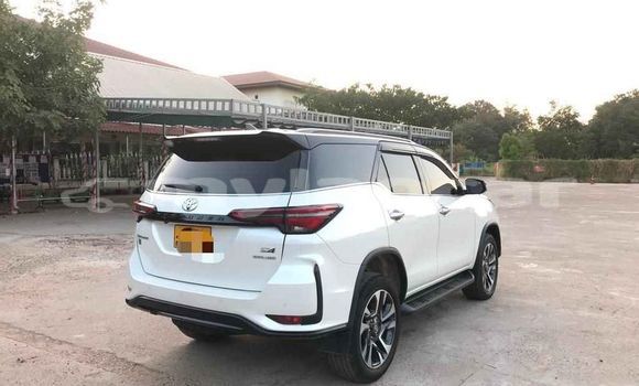 Acheter Occasion Voiture Toyota Fortuner Blanc à Huayxay, Bokeo Province Acheter Occasion Voiture Toyota Fortuner Blanc à Huayxay, Bokeo Province