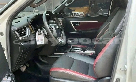 Acheter Occasion Voiture Toyota Highlander Blanc à Vientiane, Vientiane Province Acheter Occasion Voiture Toyota Highlander Blanc à Vientiane, Vientiane Province