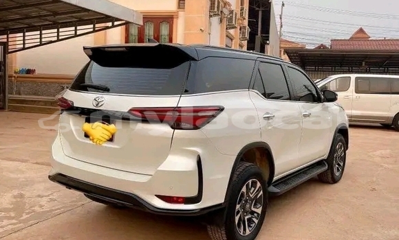 Acheter Occasion Voiture Toyota Highlander Blanc à Vientiane, Vientiane Province Acheter Occasion Voiture Toyota Highlander Blanc à Vientiane, Vientiane Province