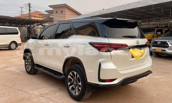 Acheter Occasion Voiture Toyota Highlander Blanc à Vientiane, Vientiane Province Acheter Occasion Voiture Toyota Highlander Blanc à Vientiane, Vientiane Province