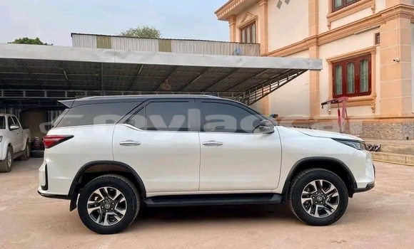 Acheter Occasion Voiture Toyota Highlander Blanc à Vientiane, Vientiane Province Acheter Occasion Voiture Toyota Highlander Blanc à Vientiane, Vientiane Province