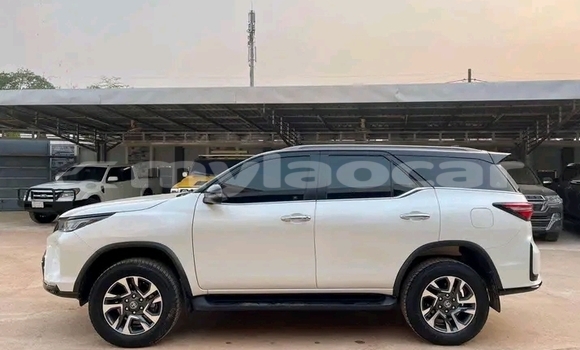Acheter Occasion Voiture Toyota Highlander Blanc à Vientiane, Vientiane Province Acheter Occasion Voiture Toyota Highlander Blanc à Vientiane, Vientiane Province