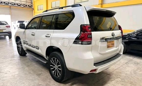 Acheter Occasion Voiture Toyota Prado Blanc à Vientiane, Vientiane Province Acheter Occasion Voiture Toyota Prado Blanc à Vientiane, Vientiane Province