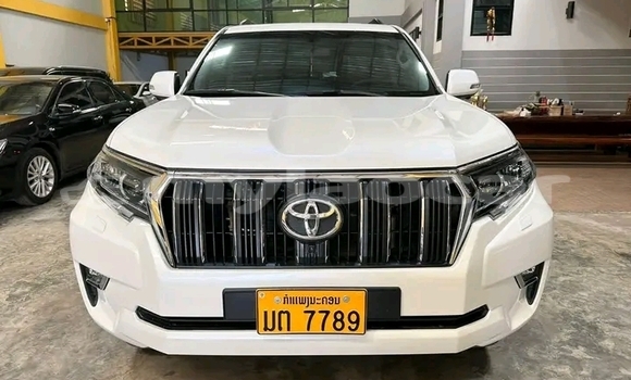 Acheter Occasion Voiture Toyota Prado Blanc à Vientiane, Vientiane Province Acheter Occasion Voiture Toyota Prado Blanc à Vientiane, Vientiane Province