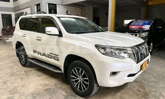 Acheter Occasion Voiture Toyota Prado Blanc à Vientiane, Vientiane Province Acheter Occasion Voiture Toyota Prado Blanc à Vientiane, Vientiane Province