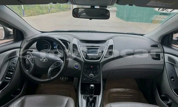 Acheter Occasion Voiture Hyundai Elantra Blanc à Vientiane, Vientiane Province Acheter Occasion Voiture Hyundai Elantra Blanc à Vientiane, Vientiane Province