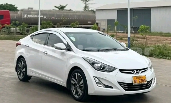 Acheter Occasion Voiture Hyundai Elantra Blanc à Vientiane, Vientiane Province Acheter Occasion Voiture Hyundai Elantra Blanc à Vientiane, Vientiane Province