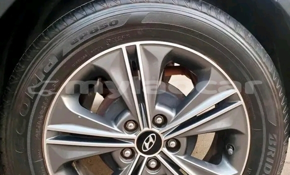 Buy Used Hyundai Cargo White Car in Huayxay in Bokeo Province