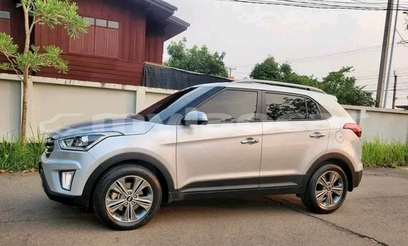 Buy Used Hyundai Cargo White Car in Huayxay in Bokeo Province Buy Used Hyundai Cargo White Car in Huayxay in Bokeo Province