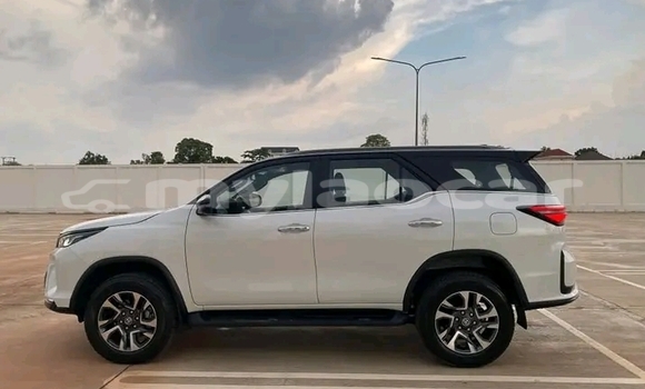 Buy Used Toyota Fortuner White Car in Huayxay in Bokeo Province Buy Used Toyota Fortuner White Car in Huayxay in Bokeo Province