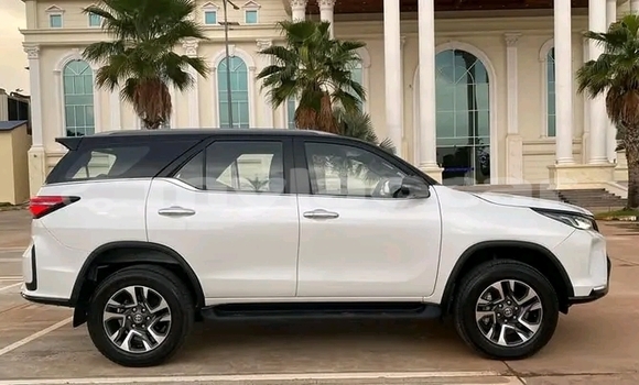 Buy Used Toyota Fortuner White Car in Huayxay in Bokeo Province Buy Used Toyota Fortuner White Car in Huayxay in Bokeo Province