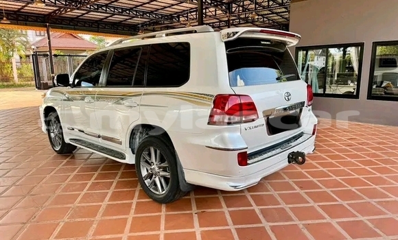 Acheter Occasion Voiture Toyota Land Cruiser Blanc à Vientiane, Vientiane Province Acheter Occasion Voiture Toyota Land Cruiser Blanc à Vientiane, Vientiane Province