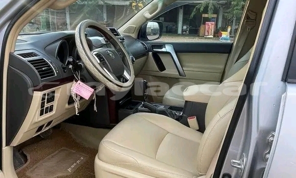 Acheter Occasion Voiture Toyota Prado Blanc à Vientiane, Vientiane Province Acheter Occasion Voiture Toyota Prado Blanc à Vientiane, Vientiane Province