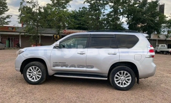 Acheter Occasion Voiture Toyota Prado Blanc à Vientiane, Vientiane Province Acheter Occasion Voiture Toyota Prado Blanc à Vientiane, Vientiane Province