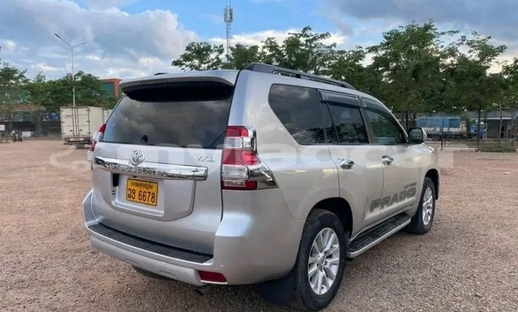 Acheter Occasion Voiture Toyota Prado Blanc à Vientiane, Vientiane Province Acheter Occasion Voiture Toyota Prado Blanc à Vientiane, Vientiane Province