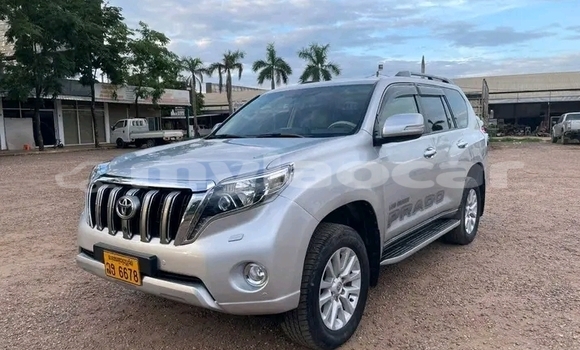 Acheter Occasion Voiture Toyota Prado Blanc à Vientiane, Vientiane Province Acheter Occasion Voiture Toyota Prado Blanc à Vientiane, Vientiane Province