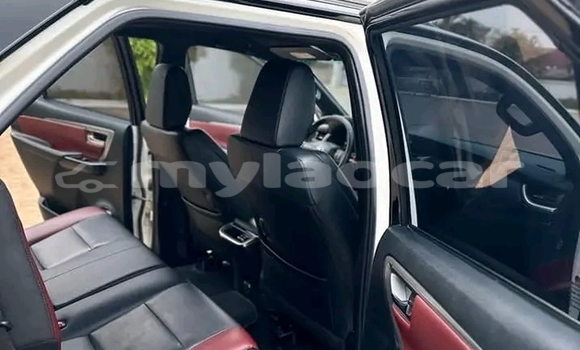 ຊື້ ໃຊ້ແລ້ວ Toyota Fortuner White ລົດ ໃນ Vientiane ໃນ Vientiane Province ຊື້ ໃຊ້ແລ້ວ Toyota Fortuner White ລົດ ໃນ Vientiane ໃນ Vientiane Province