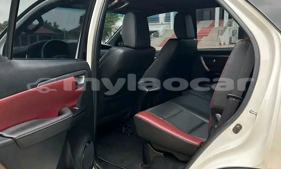 ຊື້ ໃຊ້ແລ້ວ Toyota Fortuner White ລົດ ໃນ Vientiane ໃນ Vientiane Province ຊື້ ໃຊ້ແລ້ວ Toyota Fortuner White ລົດ ໃນ Vientiane ໃນ Vientiane Province