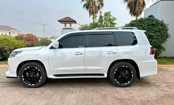 ຊື້ ໃຊ້ແລ້ວ Lexus IS White ລົດ ໃນ Vientiane ໃນ Vientiane Province ຊື້ ໃຊ້ແລ້ວ Lexus IS White ລົດ ໃນ Vientiane ໃນ Vientiane Province