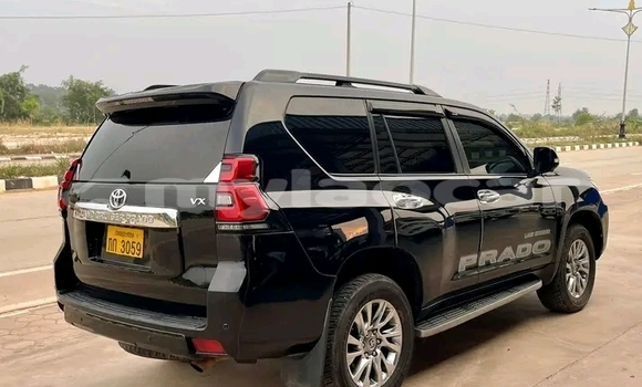 Buy Used Toyota Prado Black Car in Vientiane in Vientiane Province Buy Used Toyota Prado Black Car in Vientiane in Vientiane Province