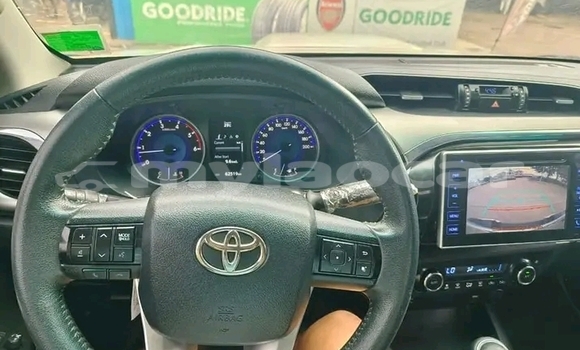 Buy Used Toyota RAV4 White Car in Vientiane in Vientiane Province