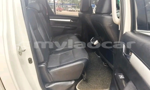 Buy Used Toyota RAV4 White Car in Vientiane in Vientiane Province Buy Used Toyota RAV4 White Car in Vientiane in Vientiane Province