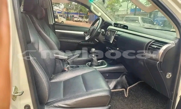 Buy Used Toyota RAV4 White Car in Vientiane in Vientiane Province Buy Used Toyota RAV4 White Car in Vientiane in Vientiane Province