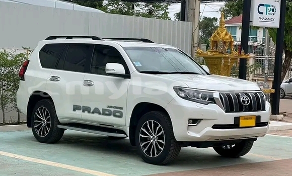 Buy Used Toyota Prado White Car in Vientiane in Vientiane Province Buy Used Toyota Prado White Car in Vientiane in Vientiane Province