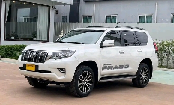 Buy Used Toyota Prado White Car in Vientiane in Vientiane Province Buy Used Toyota Prado White Car in Vientiane in Vientiane Province