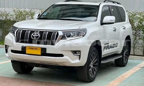 Buy Used Toyota Prado White Car in Vientiane in Vientiane Province Buy Used Toyota Prado White Car in Vientiane in Vientiane Province