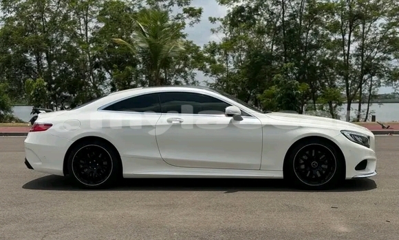 Buy Used Mercedes-Benz 300–Series White Car in Vientiane in Vientiane Province Buy Used Mercedes-Benz 300–Series White Car in Vientiane in Vientiane Province