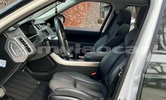 Buy Used Land Rover Range Rover Vogue Black Car in Muang Khong in Champasak Province Buy Used Land Rover Range Rover Vogue Black Car in Muang Khong in Champasak Province