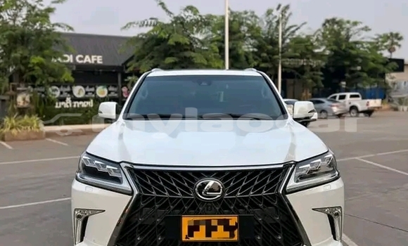 Buy Used Lexus HS White Car in Vientiane in Vientiane Province Buy Used Lexus HS White Car in Vientiane in Vientiane Province