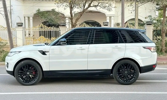 Buy Used Toyota Land Cruiser White Car in Vientiane in Vientiane Province Buy Used Toyota Land Cruiser White Car in Vientiane in Vientiane Province