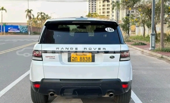 Buy Used Toyota Land Cruiser White Car in Vientiane in Vientiane Province Buy Used Toyota Land Cruiser White Car in Vientiane in Vientiane Province