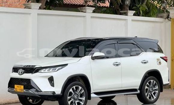 Buy Used Toyota Fortuner White Car in Vientiane in Vientiane Province Buy Used Toyota Fortuner White Car in Vientiane in Vientiane Province