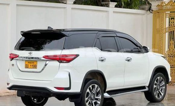 Buy Used Toyota Fortuner White Car in Vientiane in Vientiane Province Buy Used Toyota Fortuner White Car in Vientiane in Vientiane Province